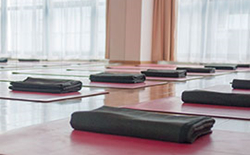 瑜伽教练培训轮式瑜伽的练习方法